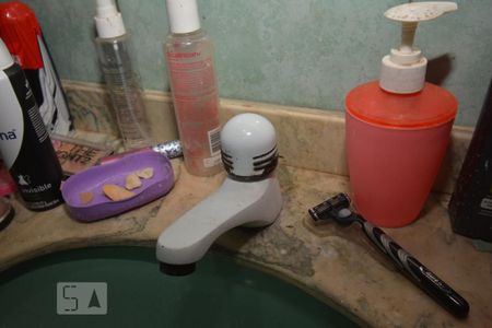 Casa à venda com 301m², 3 quartos e 6 vagasBanheiro da Suíte 1 - Torneira