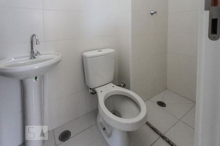 Apartamento à venda com 32m², 2 quartos e sem vaga Apartamento à venda com 32m², 2 quartos e sem vagaBanheiro