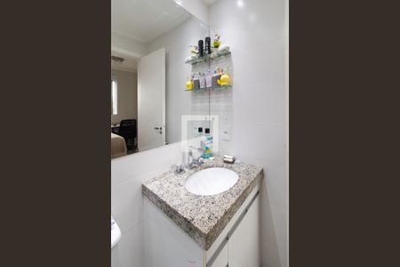 Apartamento à venda com 69m², 3 quartos e 2 vagas Apartamento à venda com 69m², 3 quartos e 2 vagasBanheiro da Suíte