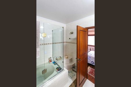 Casa à venda com 385m², 3 quartos e 3 vagasBanheiro da Suíte