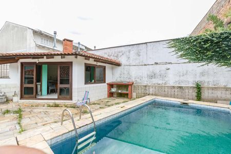 Casa à venda com 385m², 3 quartos e 3 vagasPiscina