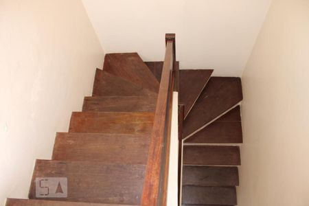 Casa para alugar com 230m², 3 quartos e 2 vagasescadas