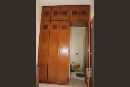 Casa para alugar com 230m², 3 quartos e 2 vagasBanheiro corredor quartos