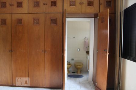 Casa para alugar com 230m², 3 quartos e 2 vagasQuarto Suíte detalhe