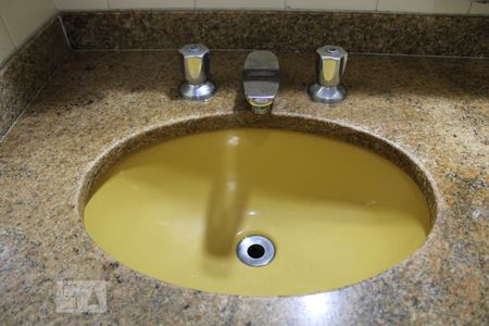 Casa para alugar com 230m², 3 quartos e 2 vagasBanheiro corredor quartos detalhe