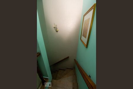 Casa à venda com 260m², 3 quartos e 6 vagas Casa à venda com 260m², 3 quartos e 6 vagasEscada