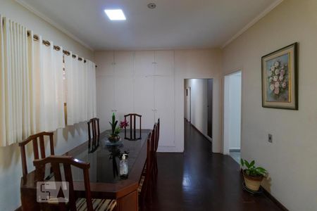 Casa à venda com 193m², 4 quartos e 5 vagas Casa à venda com 193m², 4 quartos e 5 vagasSala de Jantar