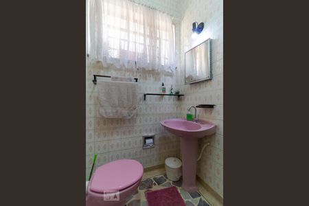 Casa à venda com 193m², 4 quartos e 5 vagas Casa à venda com 193m², 4 quartos e 5 vagasBanheiro da Suíte