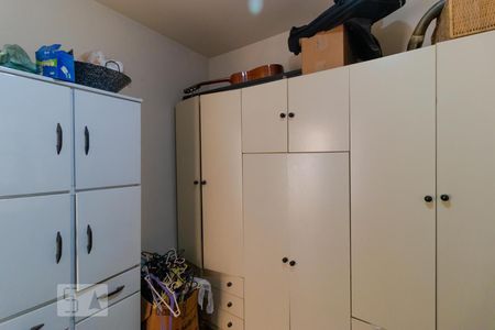 Casa à venda com 193m², 4 quartos e 5 vagas Casa à venda com 193m², 4 quartos e 5 vagasQuarto de Serviço