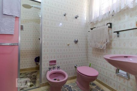 Casa à venda com 193m², 4 quartos e 5 vagas Casa à venda com 193m², 4 quartos e 5 vagasBanheiro da Suíte