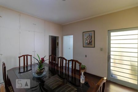 Casa à venda com 193m², 4 quartos e 5 vagas Casa à venda com 193m², 4 quartos e 5 vagasSala de Jantar