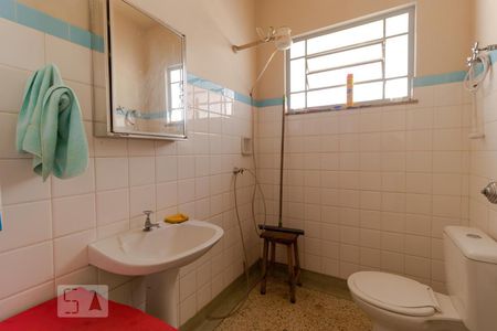 Casa à venda com 193m², 4 quartos e 5 vagas Casa à venda com 193m², 4 quartos e 5 vagasBanheiro de Serviço