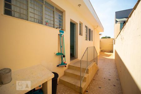 Casa à venda com 193m², 4 quartos e 5 vagas Casa à venda com 193m², 4 quartos e 5 vagasQuintal