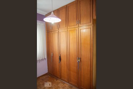 Casa à venda com 181m², 4 quartos e 5 vagasQuarto 2 - Armários