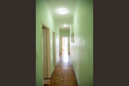 Casa à venda com 181m², 4 quartos e 5 vagasCorredor