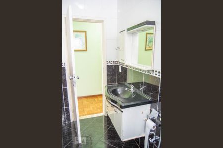 Casa à venda com 181m², 4 quartos e 5 vagasBanheiro Corredor