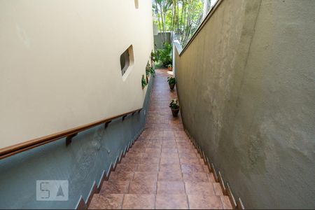 Casa à venda com 458m², 4 quartos e 8 vagas Casa à venda com 458m², 4 quartos e 8 vagasEntrada de Serviço