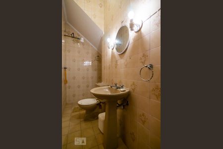 Casa à venda com 458m², 4 quartos e 8 vagas Casa à venda com 458m², 4 quartos e 8 vagasBanheiro de Serviço