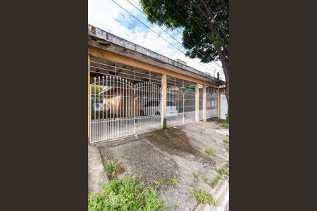 Casa à venda com 250m², 2 quartos e 5 vagas Casa à venda com 250m², 2 quartos e 5 vagasFachada