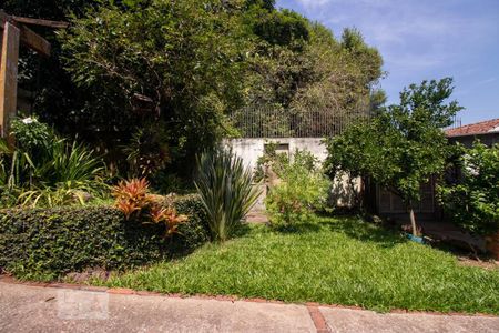 Casa à venda com 380m², 3 quartos e 2 vagas Casa à venda com 380m², 3 quartos e 2 vagasPátio