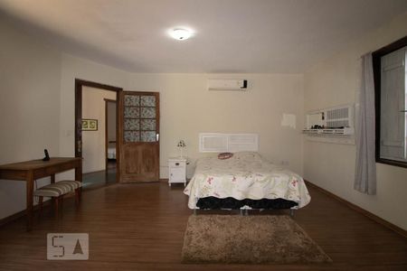 Casa à venda com 380m², 3 quartos e 2 vagas Casa à venda com 380m², 3 quartos e 2 vagasSuíte 3