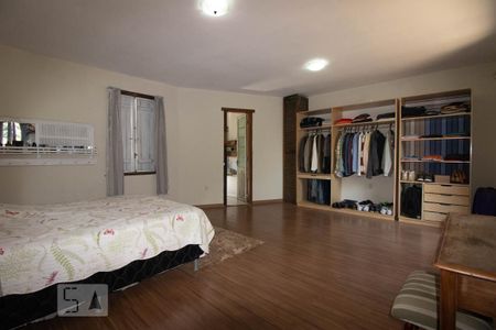 Casa à venda com 380m², 3 quartos e 2 vagas Casa à venda com 380m², 3 quartos e 2 vagasSuíte 3