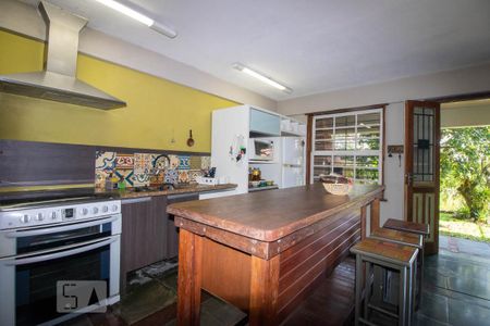 Casa à venda com 380m², 3 quartos e 2 vagas Casa à venda com 380m², 3 quartos e 2 vagasCozinha