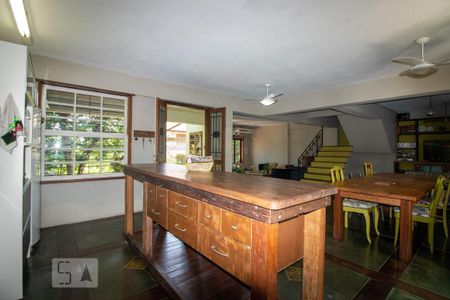 Casa à venda com 380m², 3 quartos e 2 vagas Casa à venda com 380m², 3 quartos e 2 vagasCozinha