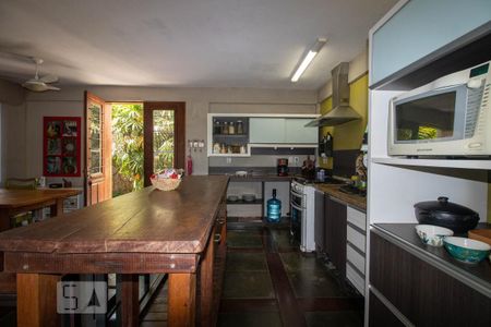 Casa à venda com 380m², 3 quartos e 2 vagas Casa à venda com 380m², 3 quartos e 2 vagasCozinha