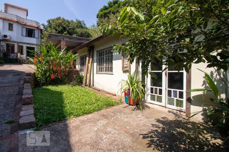 Casa à venda com 380m², 3 quartos e 2 vagas Casa à venda com 380m², 3 quartos e 2 vagasAteliê - Casa Secundária