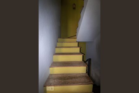 Casa à venda com 380m², 3 quartos e 2 vagas Casa à venda com 380m², 3 quartos e 2 vagasEscadas