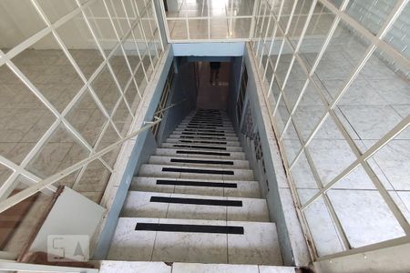 Casa à venda com 300m², 4 quartos e 1 vaga Casa à venda com 300m², 4 quartos e 1 vagaEscada