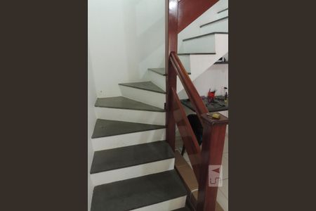 Casa à venda com 420m², 3 quartos e 2 vagasEscada