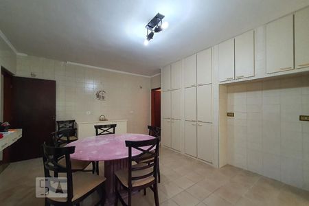 Casa à venda com 260m², 4 quartos e 5 vagas Casa à venda com 260m², 4 quartos e 5 vagasCozinha