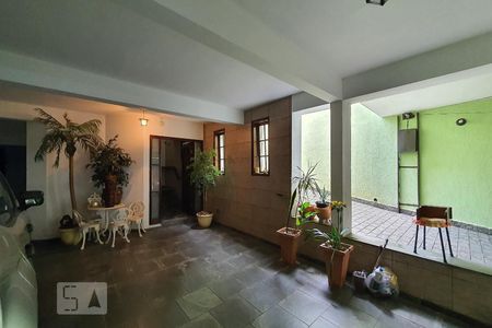 Casa à venda com 260m², 4 quartos e 5 vagas Casa à venda com 260m², 4 quartos e 5 vagasGaragem
