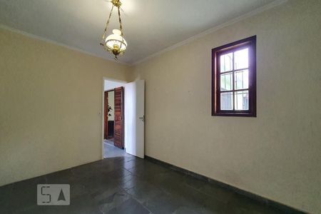Casa à venda com 260m², 4 quartos e 5 vagas Casa à venda com 260m², 4 quartos e 5 vagasQuarto 4