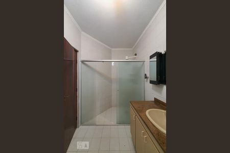 Casa à venda com 260m², 4 quartos e 5 vagas Casa à venda com 260m², 4 quartos e 5 vagasBanheiro da suíte