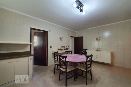 Casa à venda com 260m², 4 quartos e 5 vagas Casa à venda com 260m², 4 quartos e 5 vagasCozinha