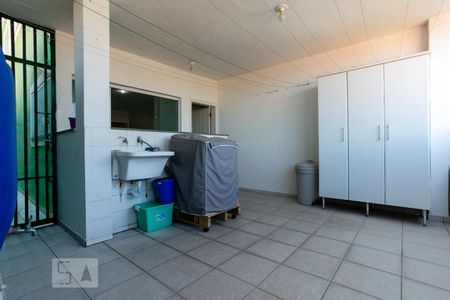 Casa à venda com 320m², 4 quartos e 6 vagas Casa à venda com 320m², 4 quartos e 6 vagasÁrea de serviço