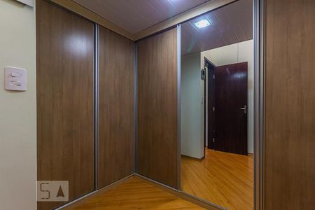 Casa à venda com 74m², 3 quartos e 2 vagas Casa à venda com 74m², 3 quartos e 2 vagasCloset