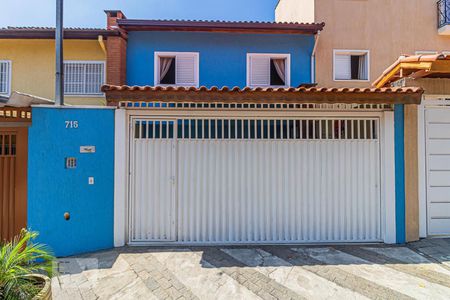 Casa à venda com 74m², 3 quartos e 2 vagas Casa à venda com 74m², 3 quartos e 2 vagasFachada