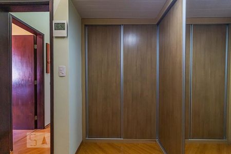 Casa à venda com 74m², 3 quartos e 2 vagas Casa à venda com 74m², 3 quartos e 2 vagasCloset