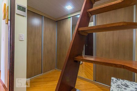 Casa à venda com 74m², 3 quartos e 2 vagas Casa à venda com 74m², 3 quartos e 2 vagasCloset