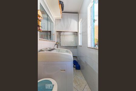 Casa à venda com 74m², 3 quartos e 2 vagas Casa à venda com 74m², 3 quartos e 2 vagasÁrea de Serviço