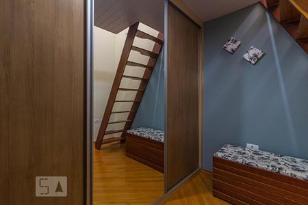 Casa à venda com 74m², 3 quartos e 2 vagas Casa à venda com 74m², 3 quartos e 2 vagasCloset