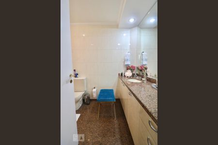Apartamento à venda com 200m², 3 quartos e 3 vagasBanheiro 2 - Suíte