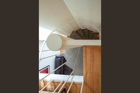 Apartamento para alugar com 50m², 1 quarto e sem vaga Apartamento para alugar com 50m², 1 quarto e sem vagaEscada