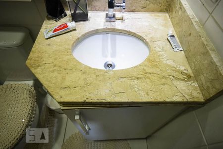 Apartamento à venda com 59m², 2 quartos e 1 vagaPia do banheiro da suíte