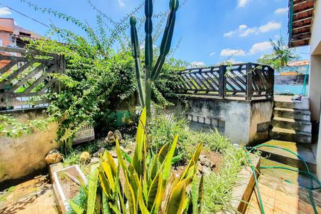 Casa à venda com 204m², 2 quartos e 2 vagas Casa à venda com 204m², 2 quartos e 2 vagasQuintal