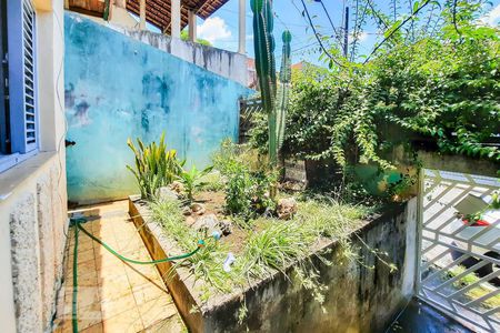 Casa à venda com 204m², 2 quartos e 2 vagas Casa à venda com 204m², 2 quartos e 2 vagasQuintal